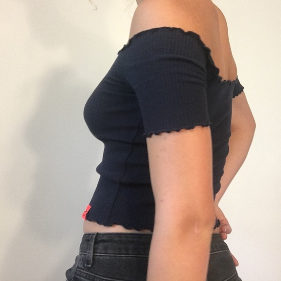 Cropped off the shoulder tank top 🛋 - Picture 3 of 4